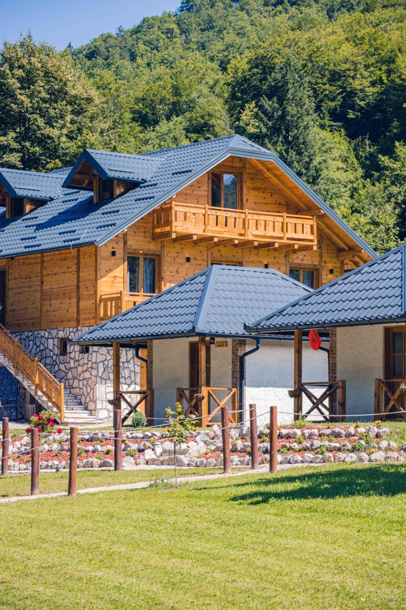 Outdoor Resort Tarasport Φότσα Εξωτερικό φωτογραφία