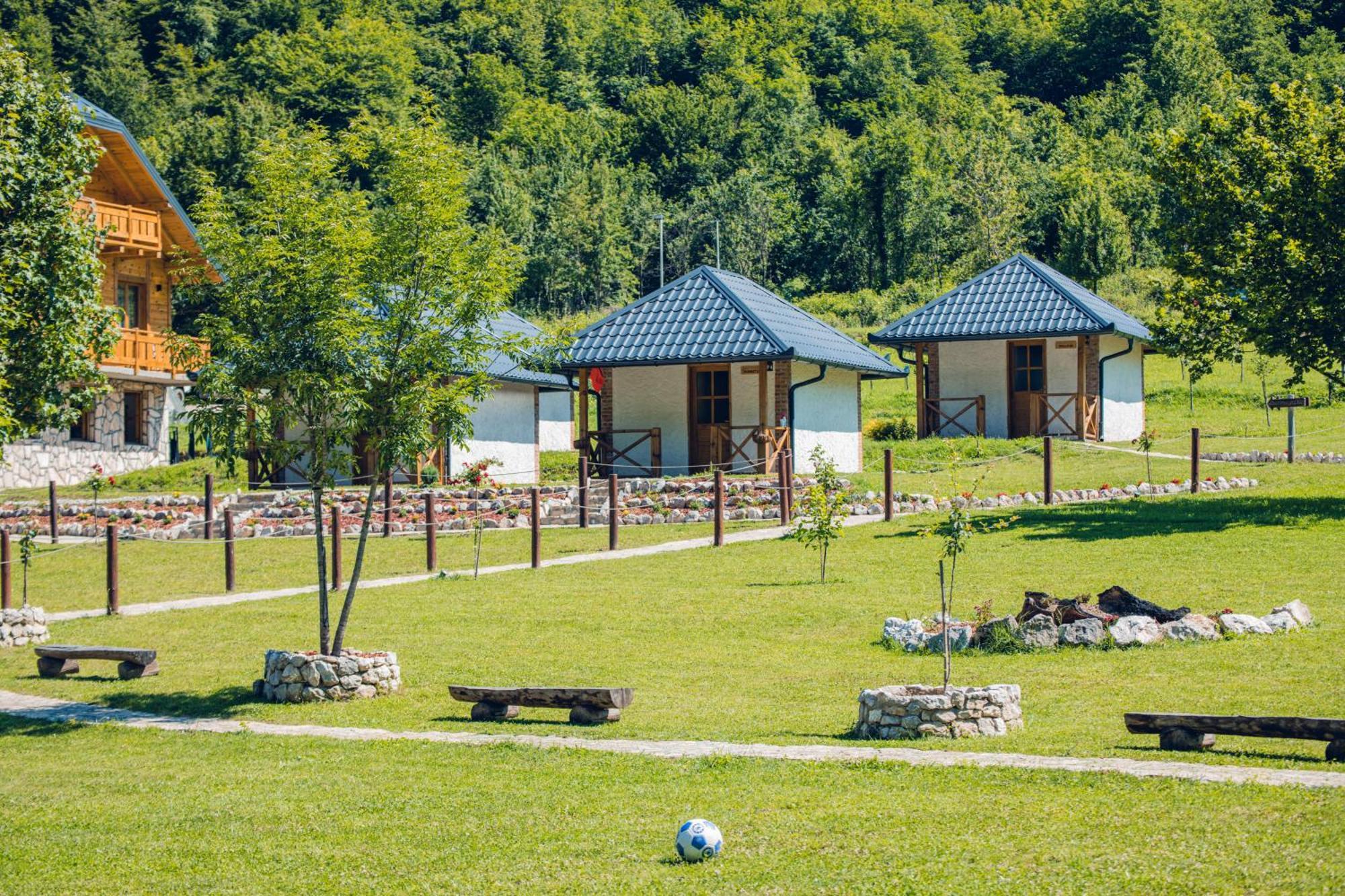 Outdoor Resort Tarasport Φότσα Εξωτερικό φωτογραφία